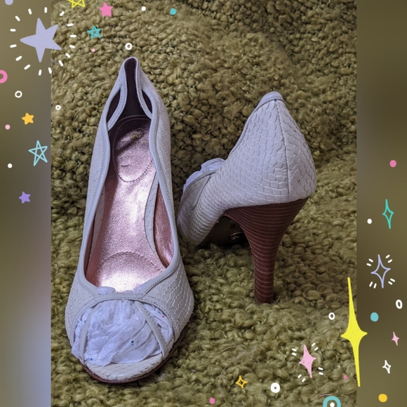 HOUSE OF DEREON BY BEYONCE " ENIGMA" PUMPS - Picture 3 of 5